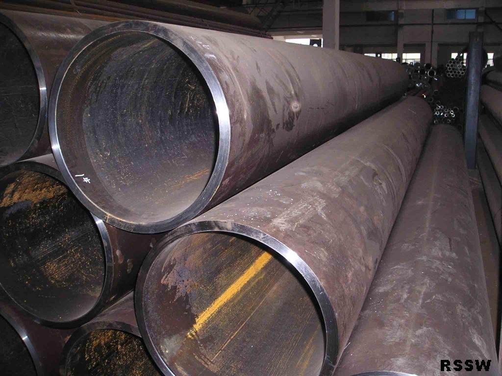larger size seamless line pipe.jpg